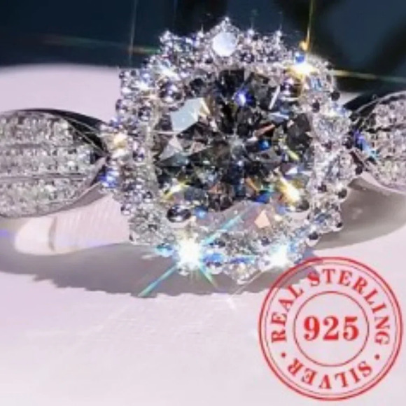 Luxury 925 Sterling Silver Paved Shiny Zirconia Ring Women size 9 - Picture 2 of 5